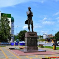 Чебоксары. Памятник Константину Васильевичу Иванову. :: Пётр Чернега