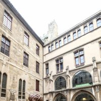 Скулптура женщины внутри дворца архиепископа :: Георгий А