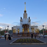 Главный павильон ВДНХ и фонтан Дружба народов :: <<< Наташа >>>