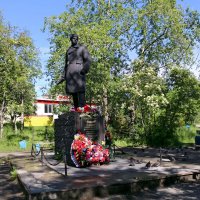 Памятник герою Советского Союза Александру Спекову :: Ольга 