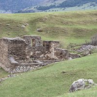 Горная Ингушетия. Руины древнего христианского храма Альби-Ерды :: Gen 