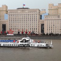на пароходе музыка играла :: Олег Лукьянов