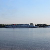 Теплоход "Михаил Фрунзе" :: Марсель Валеев