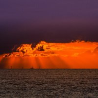 Синее и красное = цветы заката :: Георгий А Синее и красное = цветы заката :: Георгий А