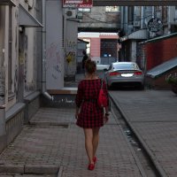 девушка и город :: Андрей Петренко