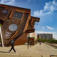 Перевёрнутый дом :: Анатолий Чикчирный