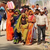 Нет возраста для купания в реке Ганга :: Георгий А