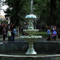 У фонтана :: Юрий Гайворонскiий