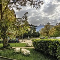 Рядовой дворик в г. Банско :: Эмиль Рядовой дворик в г. Банско :: Эмиль