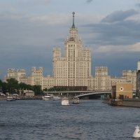 На реке Москве :: Дмитрий И_