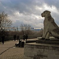 На страже Коломенского. :: Борис Бутцев На страже Коломенского. :: Борис Бутцев