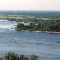 Вид от Нижнего Новгорода на остров Мочальный :: Александр Ильчевский 