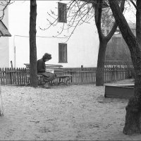 На детской площадке :: Владимир Нефедов