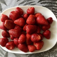 Первая клубника нового сезона. :: Любовь 