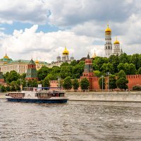 По реке Москве :: Александр 