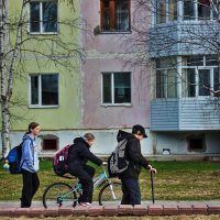 Май...В школу пацаны- на транспорте! :: Владимир 