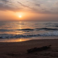 Морской рассвет :: Сергей Сабешкин