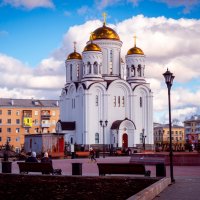 Храм на Преображенской площади г. Серова :: Владимир Калеев