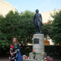 "...на фоне Пушкина снимается семейство..." :: zavitok *