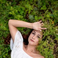 На траве :: Юлия Кравченко