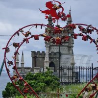 Ласточкино гнездо :: Валерий Ткаченко