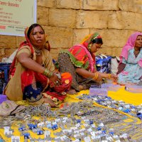 Продавчицы внутри форта Жайсальмер :: Георгий А Продавчицы внутри форта Жайсальмер :: Георгий А