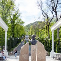 На каскадной лестнице курортного парка. Доктору Фёдору Петровичу Гаазу :: Gen На каскадной лестнице курортного парка. Доктору Фёдору Петровичу Гаазу :: Gen