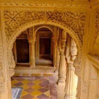 Внутри джайнского храма Лодарва Паршванатх :: Георгий А Внутри джайнского храма Лодарва Паршванатх :: Георгий А