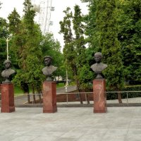 Скульптурный ансамбль "Пионеры-герои". :: Татьяна Помогалова