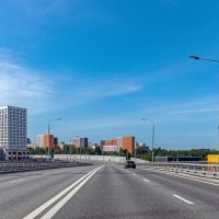 По мосту на ул.Александры Монаховой :: Валерий Иванович По мосту на ул.Александры Монаховой :: Валерий Иванович