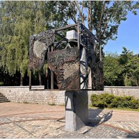 Скульптура "Эйлер и загадка Кёнигсбергских мостов". :: Валерия Комова Скульптура "Эйлер и загадка Кёнигсбергских мостов". :: Валерия Комова