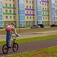 Июнь...  Юный велоакробат :: Владимир 