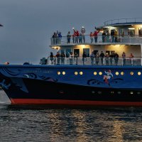 "Как провожают пароходы..." :: Сергей Шатохин 