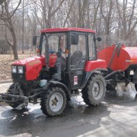 Трактор-поливалка :: Дмитрий Никитин