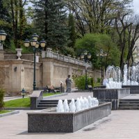 На проспекте Ленина (пешеходная улица) Кисловодск, апрель 2025 :: Gen На проспекте Ленина (пешеходная улица) Кисловодск, апрель 2025 :: Gen