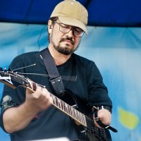 Гитарист с очень сильным характером...  - присмотритесь к его рукам :: Владимир Хиль