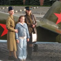 У самолёта легендарного :: Дмитрий Никитин У самолёта легендарного :: Дмитрий Никитин