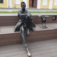 Памятник Александру Грину :: Лидия Бусурина Памятник Александру Грину :: Лидия Бусурина