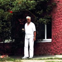 На фоне роз :: Юрий Гайворонскiий