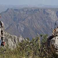 ПО ГОРАМ, друг на фоне. :: Виктор Осипчук