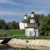 Введенская церковь и Часовня Пятницкого колодца :: Александр Ильчевский Введенская церковь и Часовня Пятницкого колодца :: Александр Ильчевский