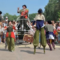 Уличный театр "Пластилиновый дождь" :: Татьяна Машошина