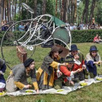 Может вы хотите угоститься? (уличный театр "Пластилиновый дождь") :: Татьяна Машошина Может вы хотите угоститься? (уличный театр "Пластилиновый дождь") :: Татьяна Машошина