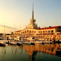 Морской вокзал  Сочи на закате :: Валерий 