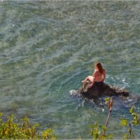 Девушка на камне :: Сергей Швечков