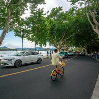 Около озера Сиху в Ханчжоу :: Дмитрий 