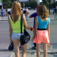 Девушки по городу Пенза шагают босиком :: Mitka90 
