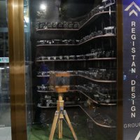 С праздником "машинисты Времени".  В Самарканде витрина фотомагазина. :: Alexey YakovLev