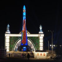 У павильона "Космос" :: Евгений Седов У павильона "Космос" :: Евгений Седов