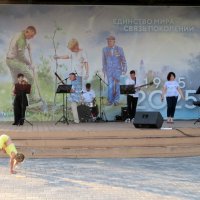 Ноги сами пускаются в пляс. :: Егор Бабанов